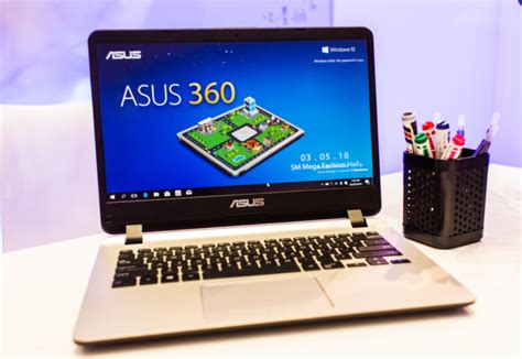 ASUS VivoBook X407 and X507 Hands.